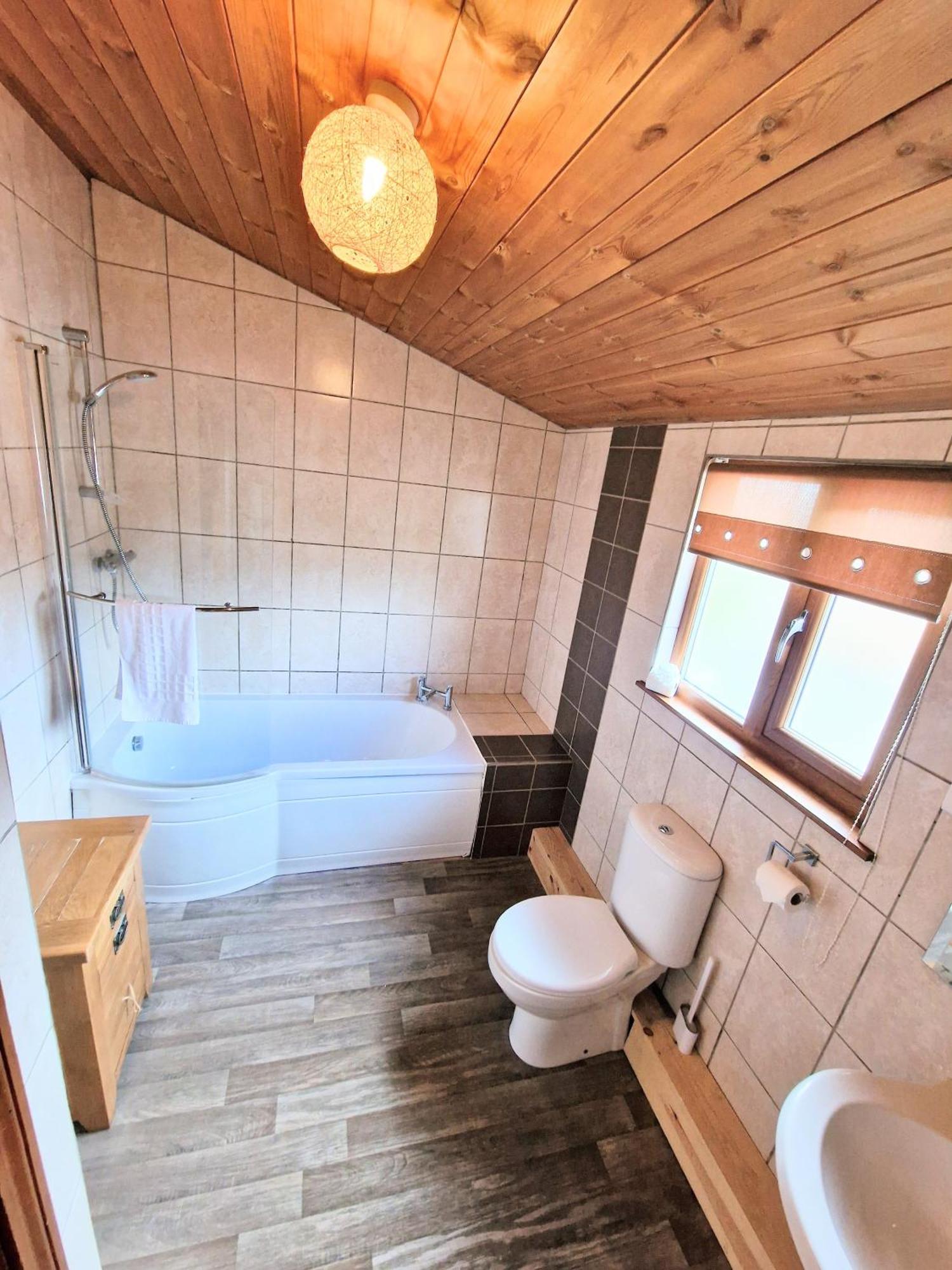 Torridon 1 With Private Hot Tub - Fife - Loch Leven - Lomond Hills- Pet Friendly Kelty Exterior foto