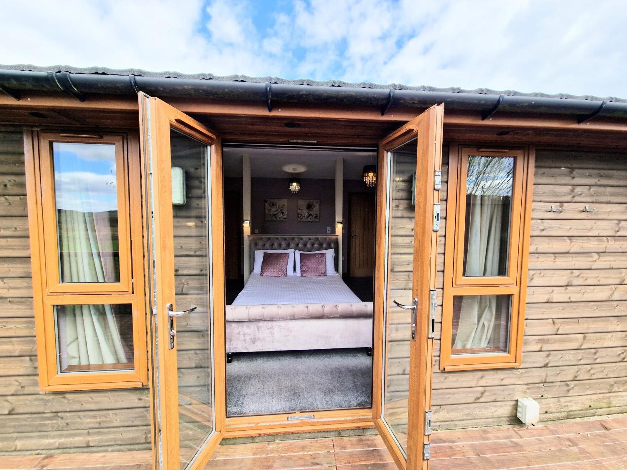 Torridon 1 With Private Hot Tub - Fife - Loch Leven - Lomond Hills- Pet Friendly Kelty Exterior foto