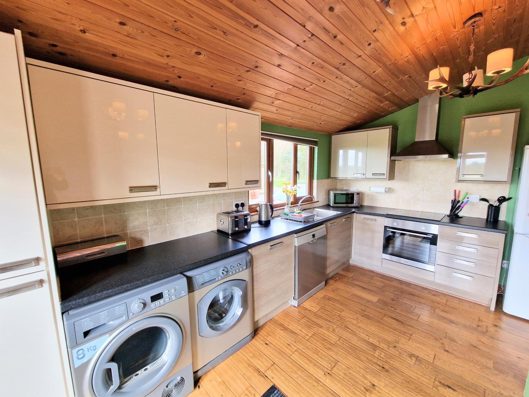 Torridon 1 With Private Hot Tub - Fife - Loch Leven - Lomond Hills- Pet Friendly Kelty Exterior foto