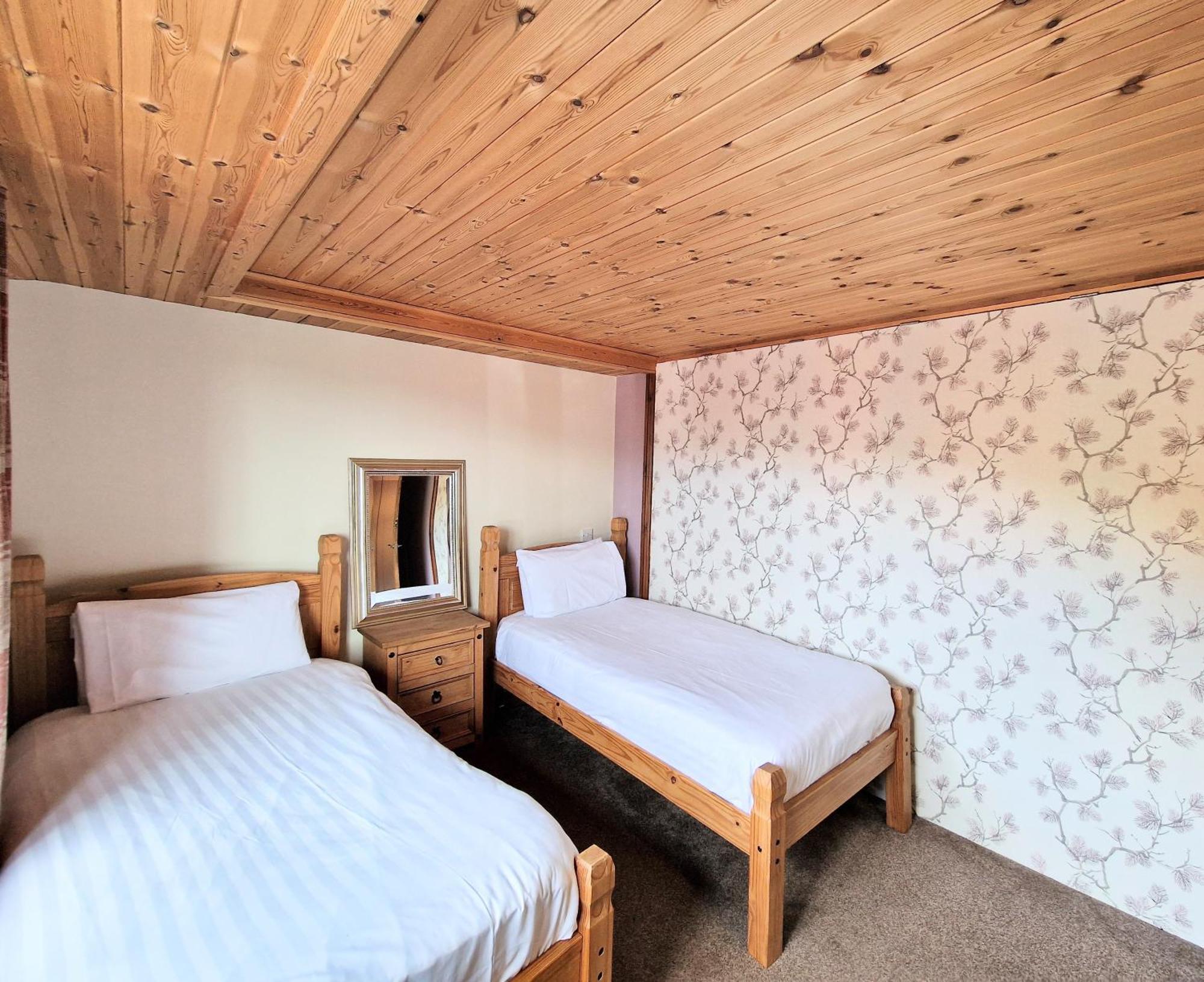 Torridon 1 With Private Hot Tub - Fife - Loch Leven - Lomond Hills- Pet Friendly Kelty Exterior foto