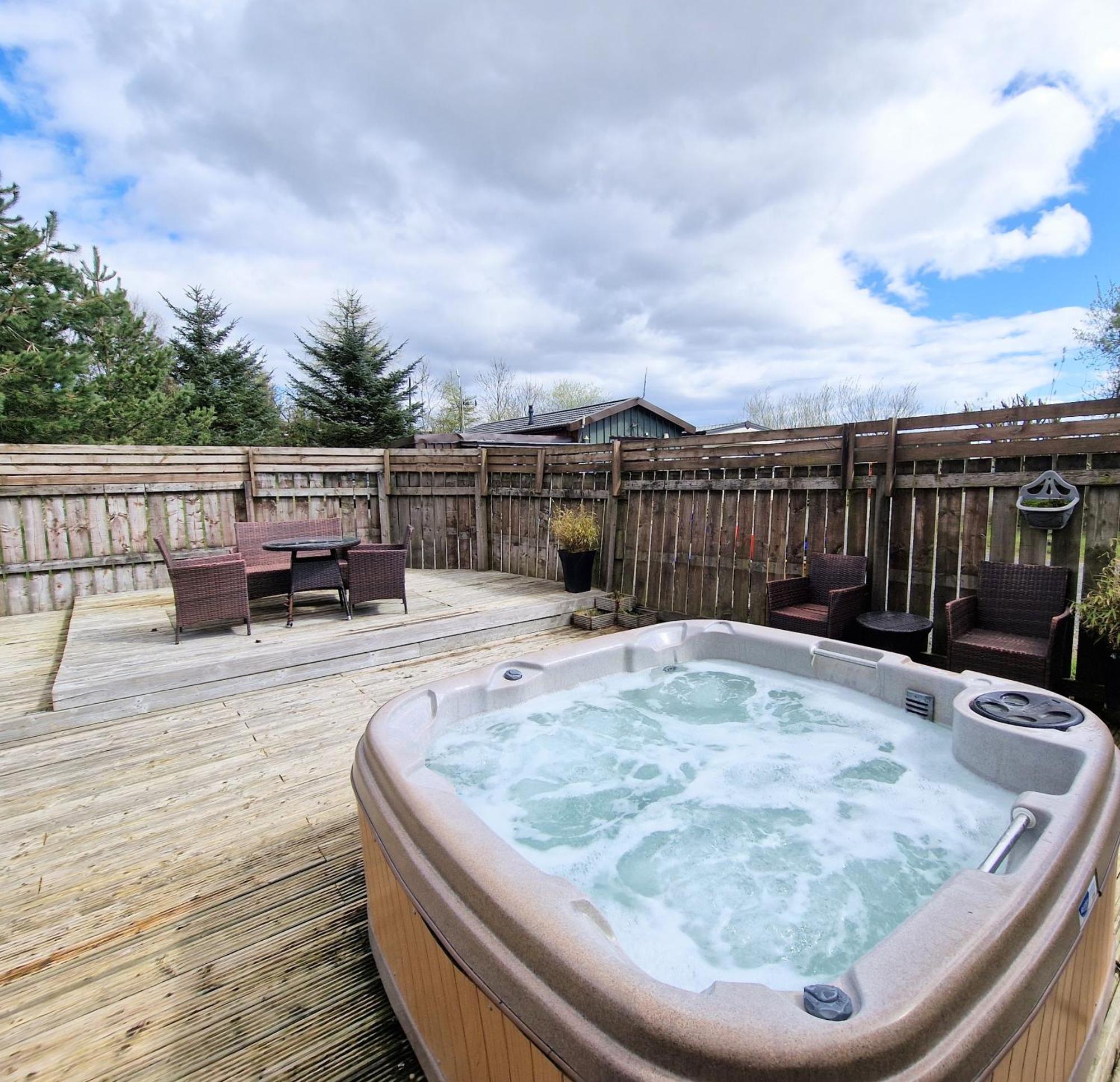 Torridon 1 With Private Hot Tub - Fife - Loch Leven - Lomond Hills- Pet Friendly Kelty Exterior foto